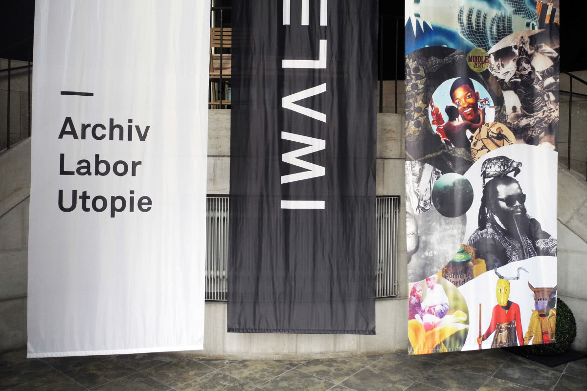 iwalewahaus_haus_14_foyer-flags_02