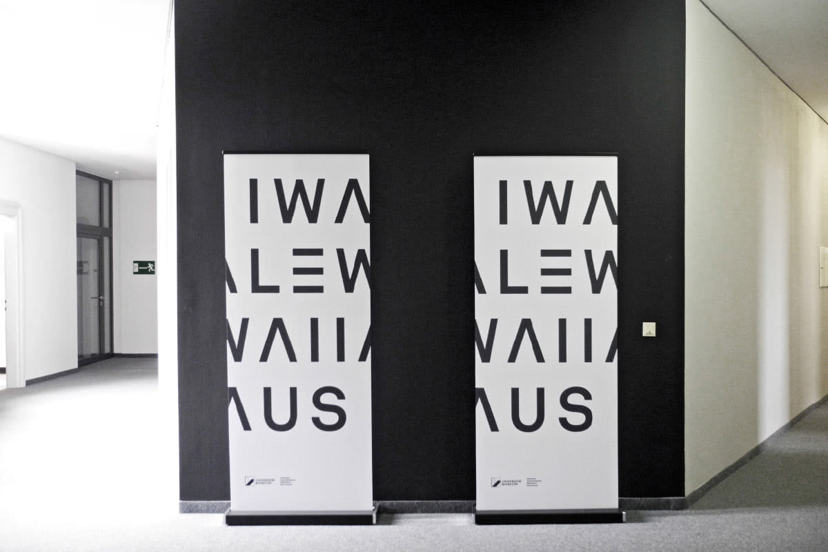 iwalewahaus_haus_14_stand-up-display_01